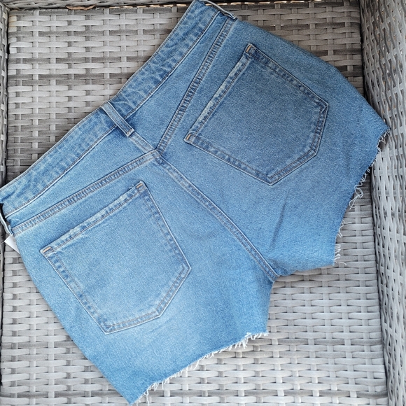 Old Navy High Rise Demin Shorts - Picture 2 of 5